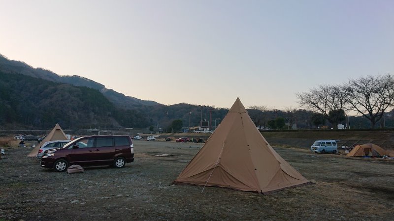 田代運動公園横の河川敷でキャンプ 厚木 北129号店 中古車買取 中古車査定のアップル